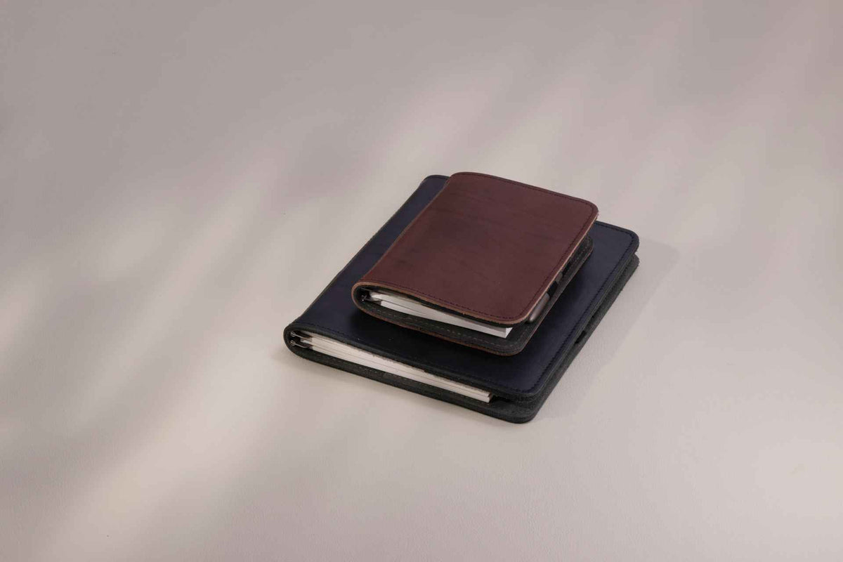 Roterfaden WK_12 Taschbegleiter — Smooth Leather (A6 & A5)